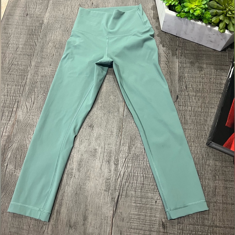 Lululemon pants size 4 crop 21”